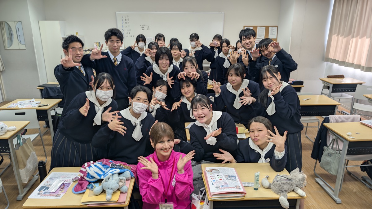 高校生との集合写真